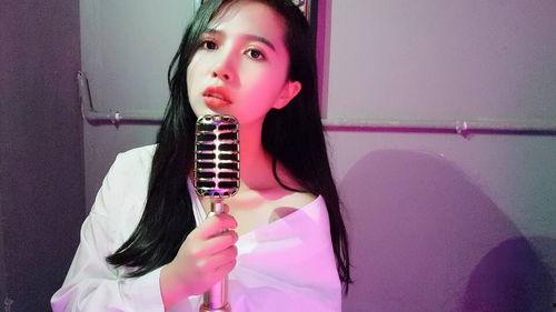 国产大秀女主播,闪耀舞台，绽放魅力